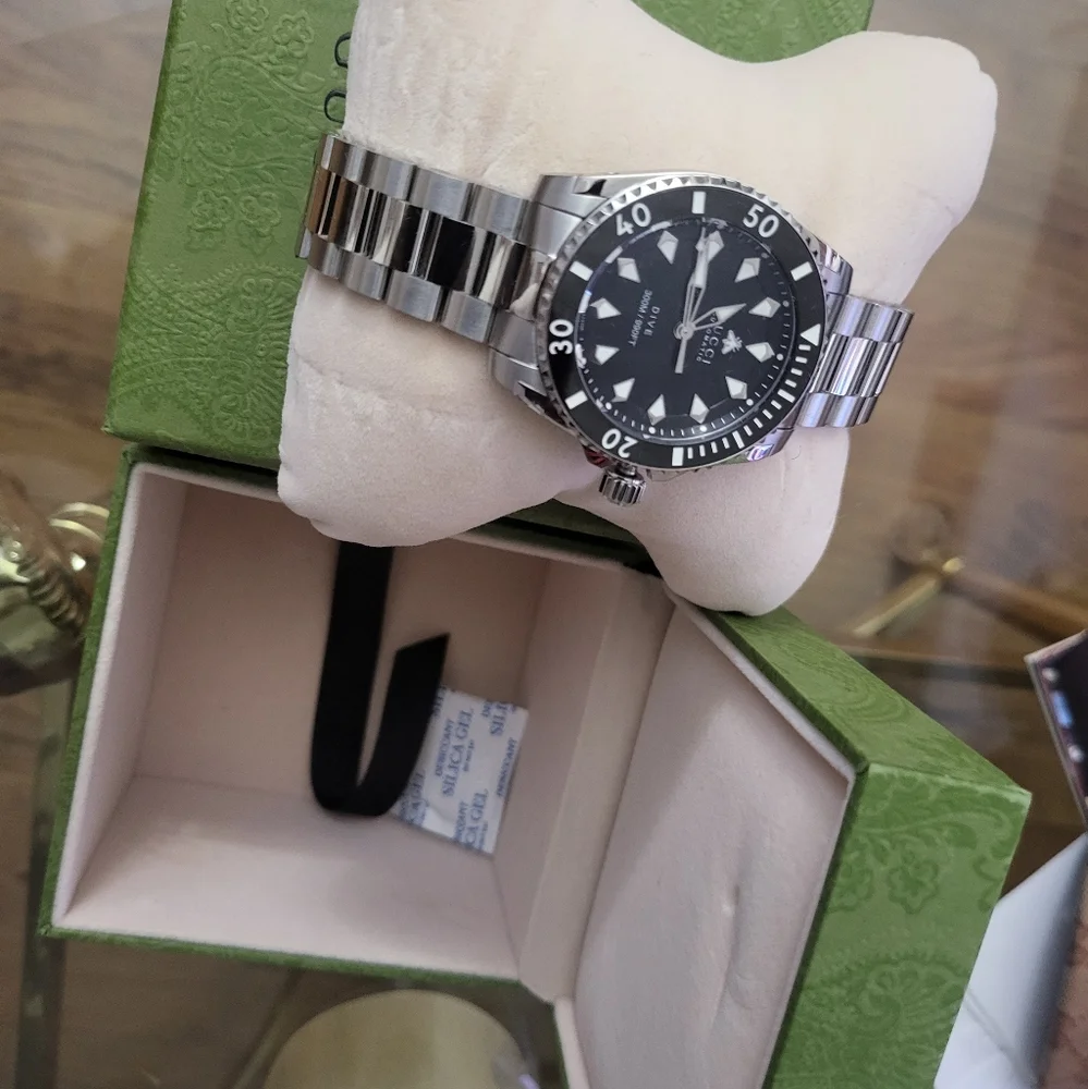 Authentic Gucci Dive Watch 42MM - Picture 3 of 6